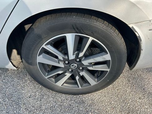 Used 2021 Nissan Versa SV image 9