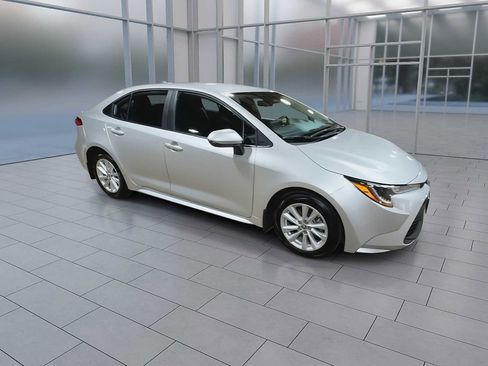 Used 2026 Toyota Corolla LE w/ LE Premium Package FWD image 2