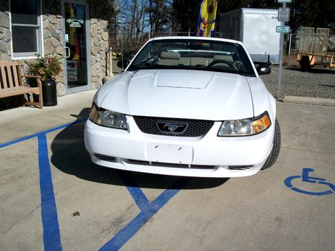 Used 2004 Ford Mustang Deluxe Convertible image 16