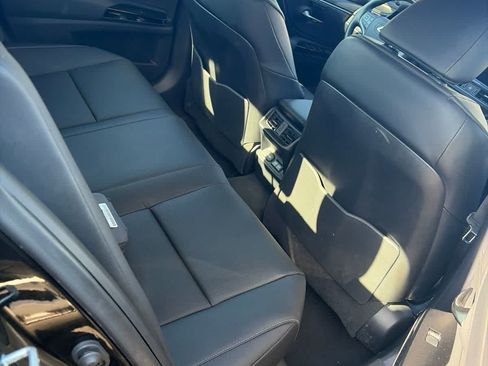 Used 2025 Lexus ES 300h w/ Premium Package FWD image 20