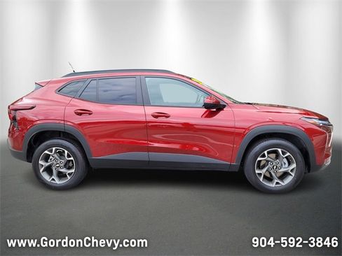 Used 2024 Chevrolet Trax LT image 7