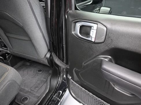 Used 2024 Jeep Gladiator Sport AWD/4WD image 18