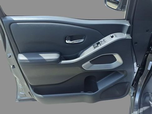 Used 2022 Nissan Frontier SV w/ Technology Package AWD/4WD image 16