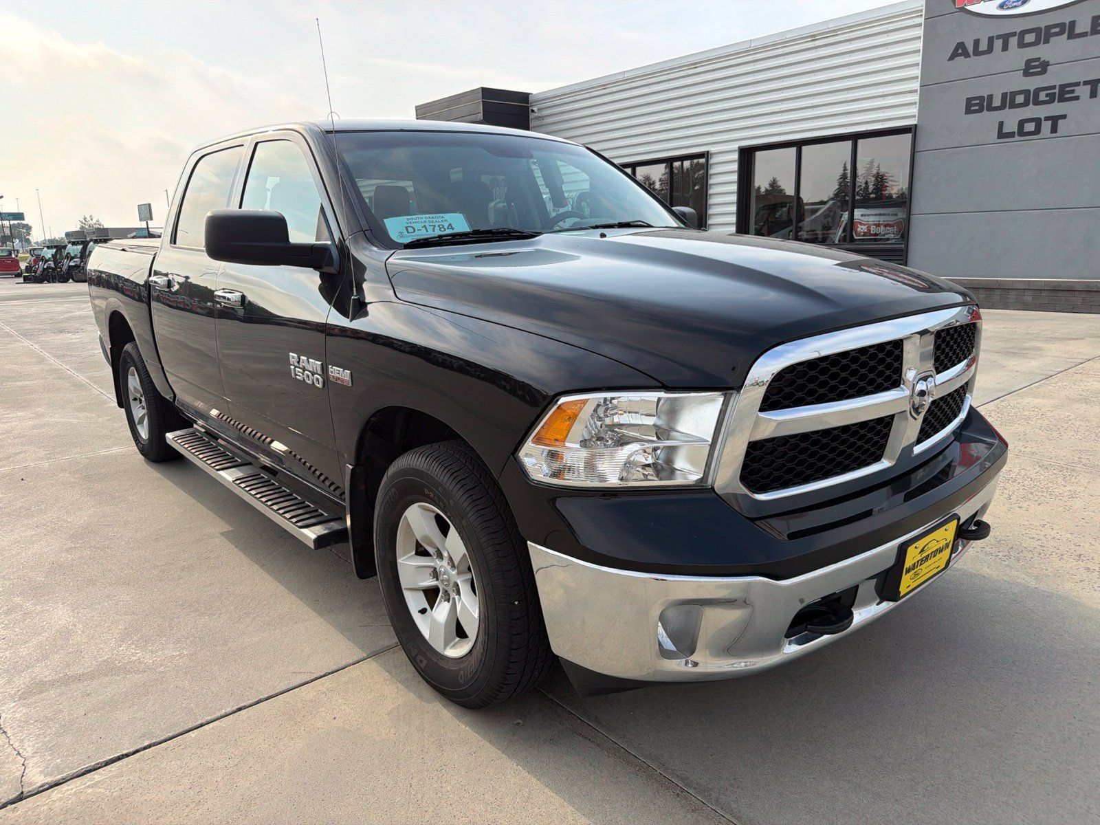 Used 2016 RAM 1500 Classic SLT w/ Protection Group AWD/4WD image 2