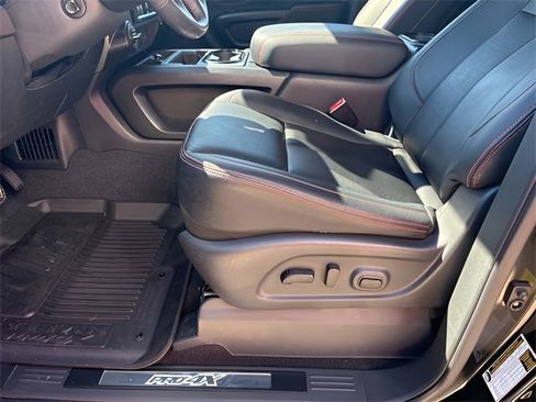 Used 2024 Nissan Titan PRO-4X w/ Pro-4x Convenience Package image 17