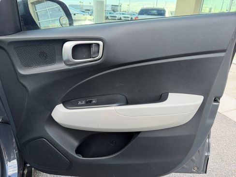 Used 2024 Hyundai Venue SEL FWD image 16