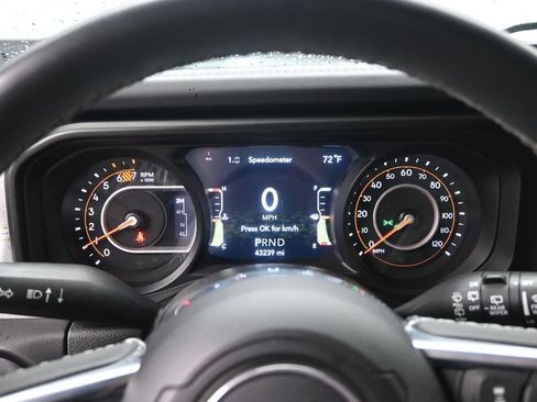 Used 2025 Jeep Wrangler Unlimited Sahara AWD/4WD image 11