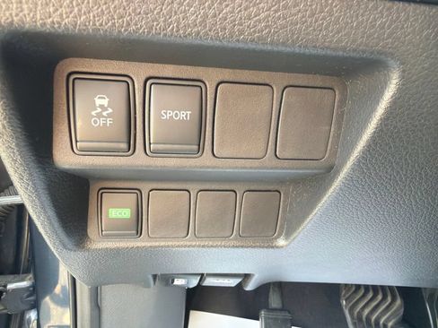 Used 2015 Nissan Rogue SV FWD image 36
