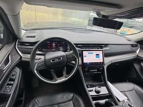 Used 2023 Jeep Grand Cherokee Limited w/ Luxury Tech Group II image 9