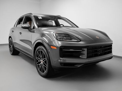 Certified 2025 Porsche Cayenne image 10