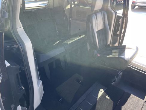 Used 2018 Dodge Grand Caravan SXT image 29