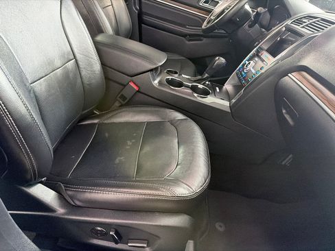 Used 2018 Ford Explorer Limited w/ Equipment Group 301A FWD image 23