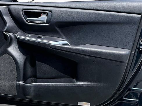 Used 2017 Toyota Camry SE FWD image 22