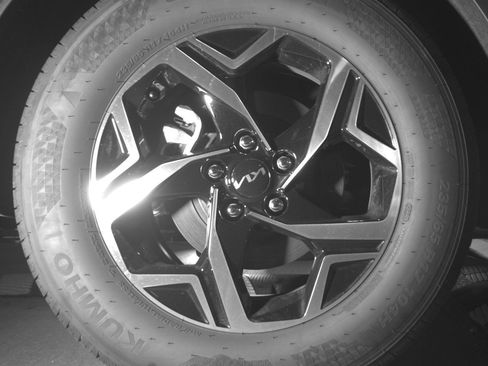 Used 2025 Kia Sportage LX image 15