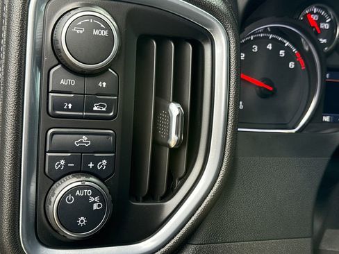 Used 2022 Chevrolet Silverado 1500 LT image 22