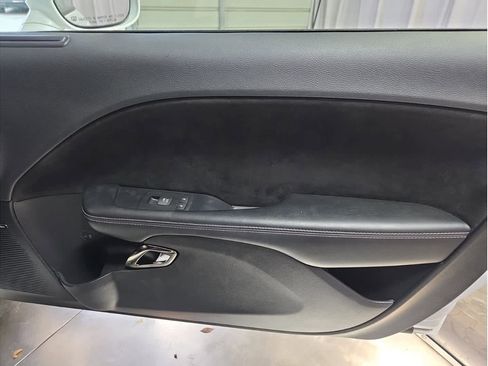 Used 2016 Dodge Challenger SRT Hellcat image 16