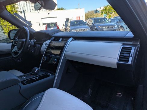 Used 2021 Land Rover Discovery HSE R-Dynamic AWD/4WD image 32