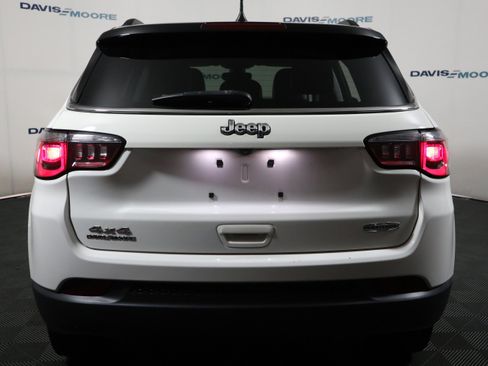Used 2018 Jeep Compass Latitude w/ Popular Equipment Group AWD/4WD image 7