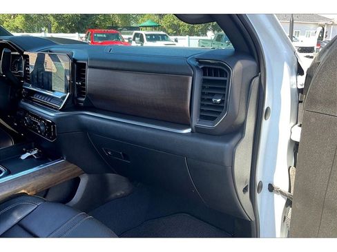 Used 2024 Chevrolet Silverado 3500 High Country w/ High Country Premium Package image 17