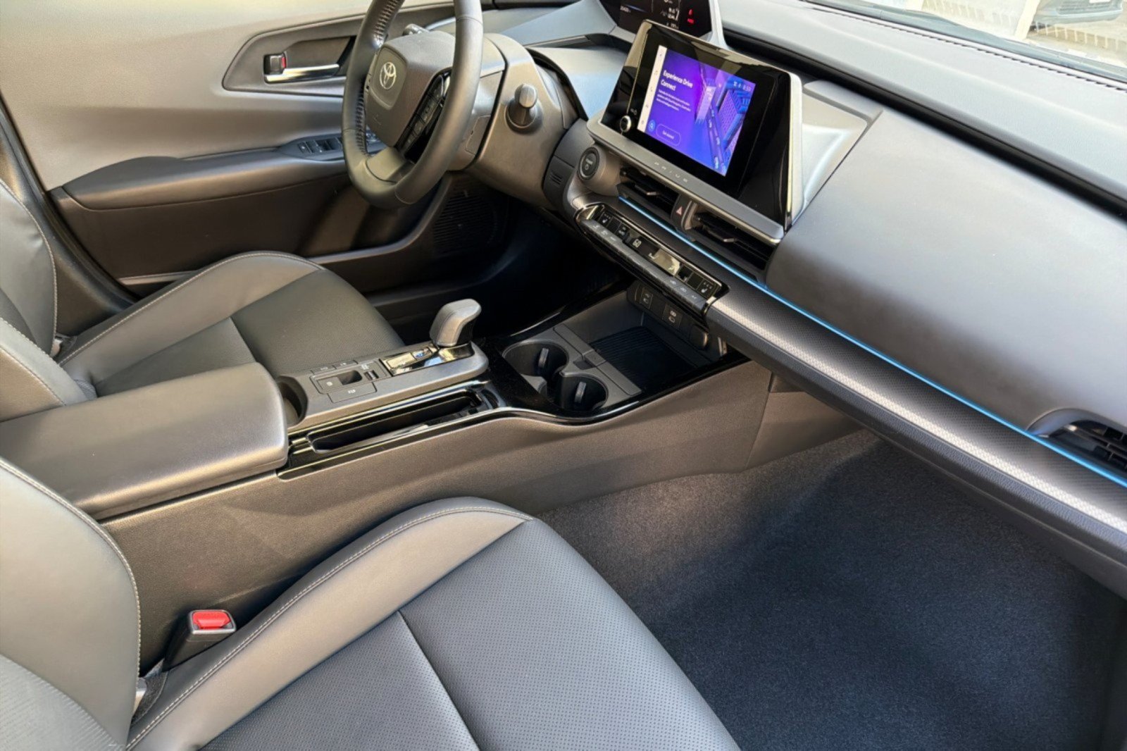 Used 2024 Toyota Prius XLE FWD image 15