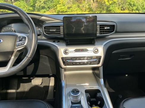 Used 2021 Ford Explorer XLT w/ Equipment Group 202A image 14