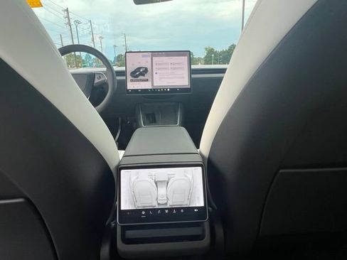 Used 2026 Tesla Model Y 2WD image 13