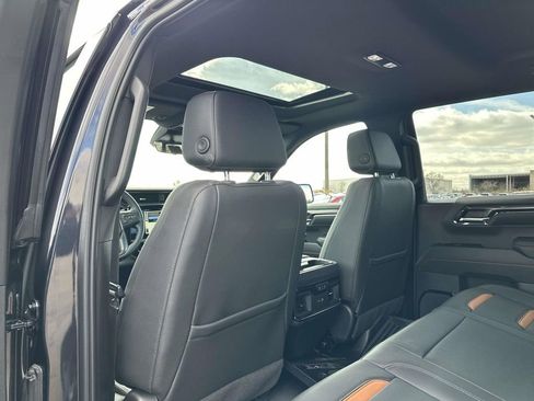 Used 2024 GMC Sierra 1500 AT4 w/ Technology Package image 19