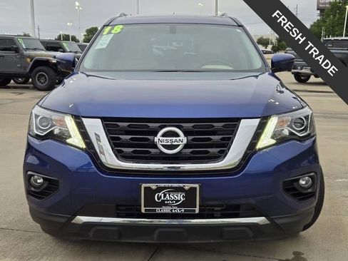 Used 2018 Nissan Pathfinder Platinum w/ Cargo Package FWD image 2
