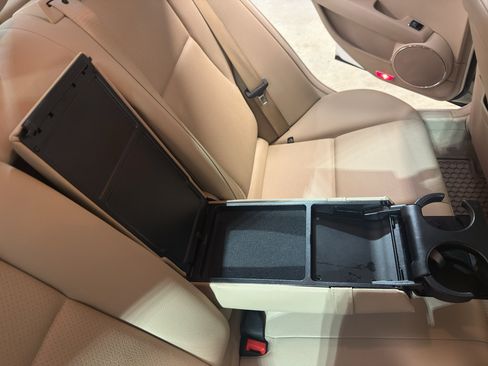 Used 2011 Mercedes-Benz C 300 4MATIC Sedan image 30