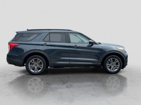 Used 2022 Ford Explorer XLT w/ Equipment Group 202A AWD/4WD image 9