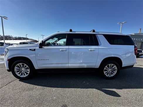 Used 2023 GMC Yukon XL SLE image 8