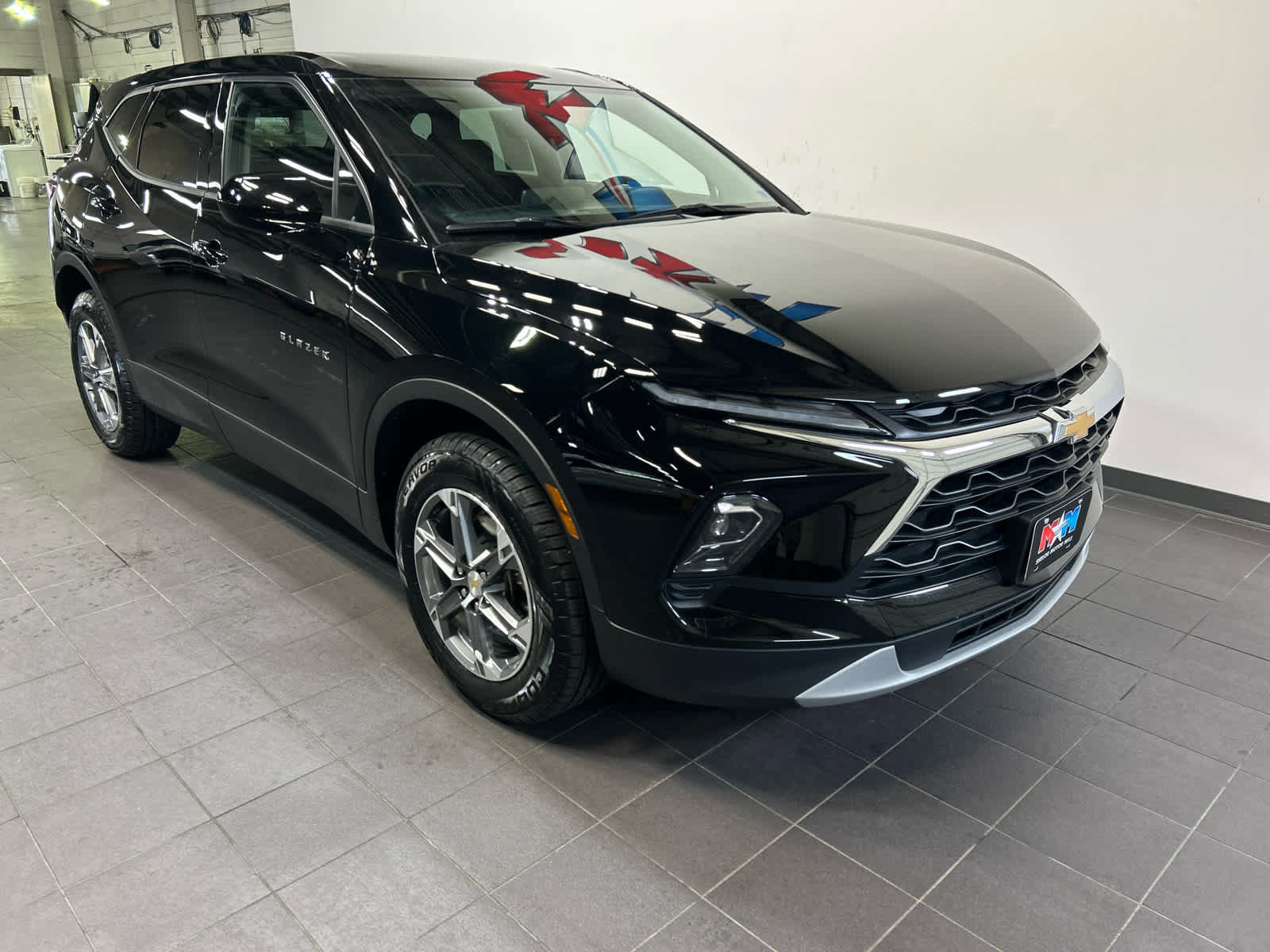 Used 2025 Chevrolet Blazer LT AWD/4WD image 2
