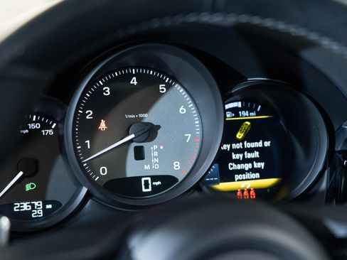 Certified 2022 Porsche Macan S AWD/4WD image 19