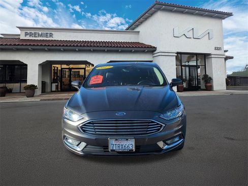 Used 2017 Ford Fusion SE w/ Equipment Group 201A image 3