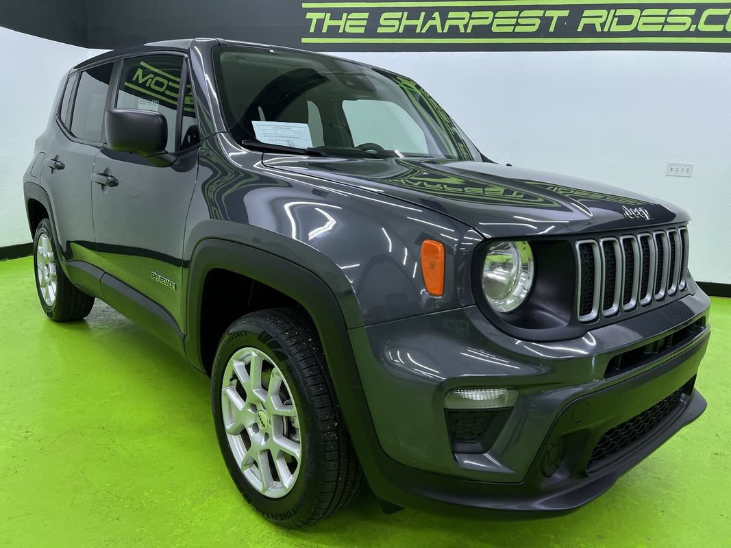 Used 2023 Jeep Renegade Latitude AWD/4WD image 2