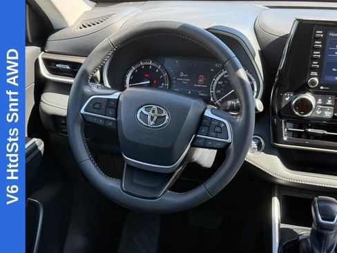 Used 2022 Toyota Highlander XLE AWD/4WD image 15