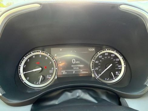 Used 2022 Toyota Highlander XLE AWD/4WD image 14