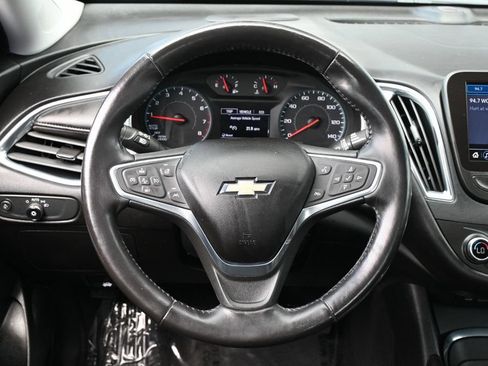 Used 2019 Chevrolet Malibu LT w/ Leather Package FWD image 13