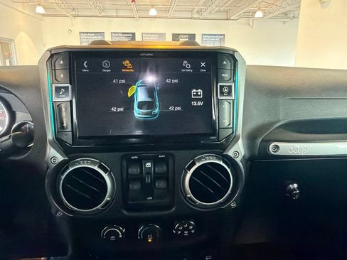 Used 2016 Jeep Wrangler Unlimited Rubicon AWD/4WD image 24