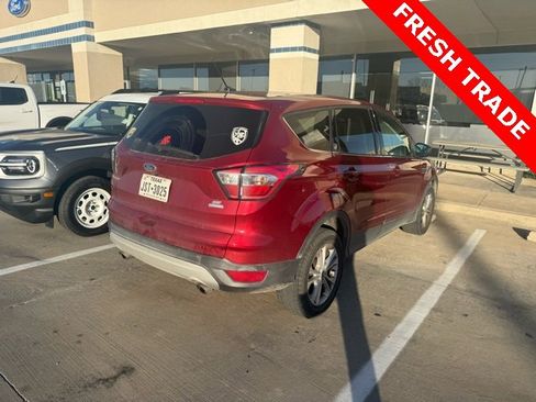 Used 2017 Ford Escape SE image 3