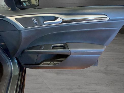 Used 2016 Ford Fusion SE w/ Equipment Group 202A image 17