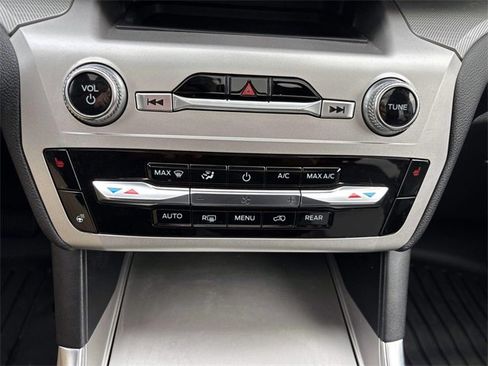 Used 2022 Ford Explorer XLT w/ Equipment Group 202A image 28