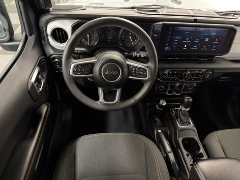 Used 2024 Jeep Wrangler Unlimited Sahara AWD/4WD image 18