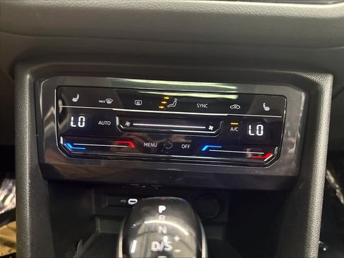 Used 2024 Volkswagen Tiguan SE w/ Panoramic Sunroof Package AWD/4WD image 18