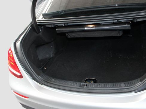 Used 2018 Mercedes-Benz E 300 image 21