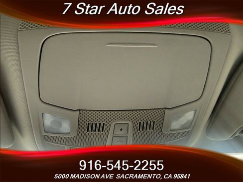 Used 2017 Ford Fusion SE w/ Fusion SE Technology Package image 11