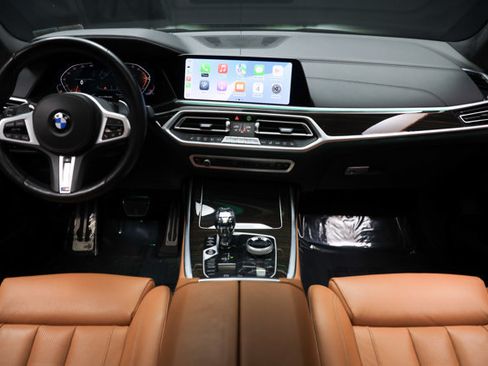 Used 2021 BMW X7 xDrive40i w/ M Sport Package AWD/4WD image 3