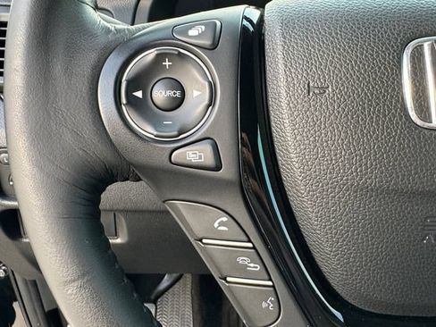 Used 2018 Honda Pilot Touring image 7