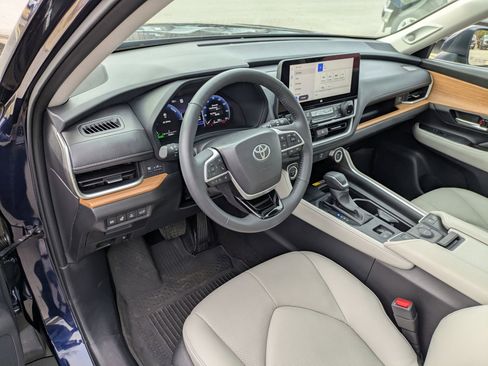 Used 2025 Toyota Grand Highlander AWD Hybrid image 14