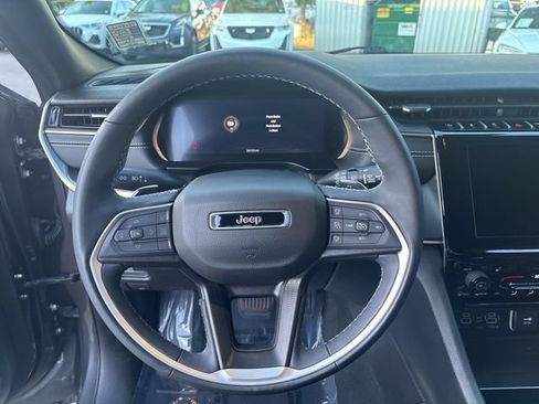 Used 2024 Jeep Grand Cherokee L Altitude AWD/4WD image 18